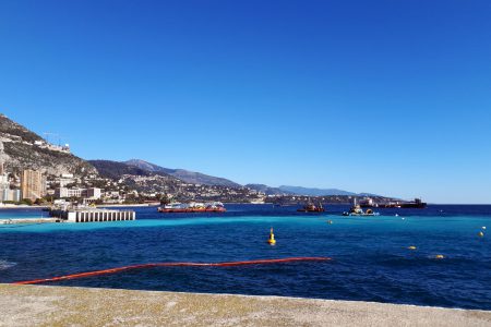 Caissons sur le chantier de l'extension en mer de l'Anse du Portier, Monaco