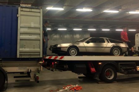 Transport international de véhicules de luxe - Delorean