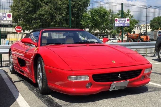 Transport international de véhicules de luxe - Ferrari