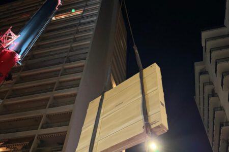 Manutention d’oeuvres d’art en altitude - Grutage Mathez Monaco Art Logistics