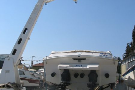 Manutention de yachts, port de Nice