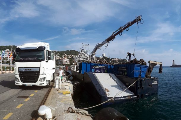 Transport de déchêts, port de Nice