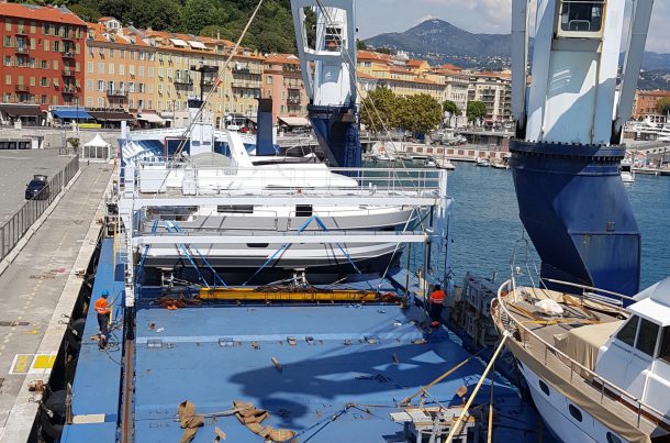 Transport de yachts, port de Nice