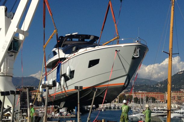 Transport de yachts, port de Nice