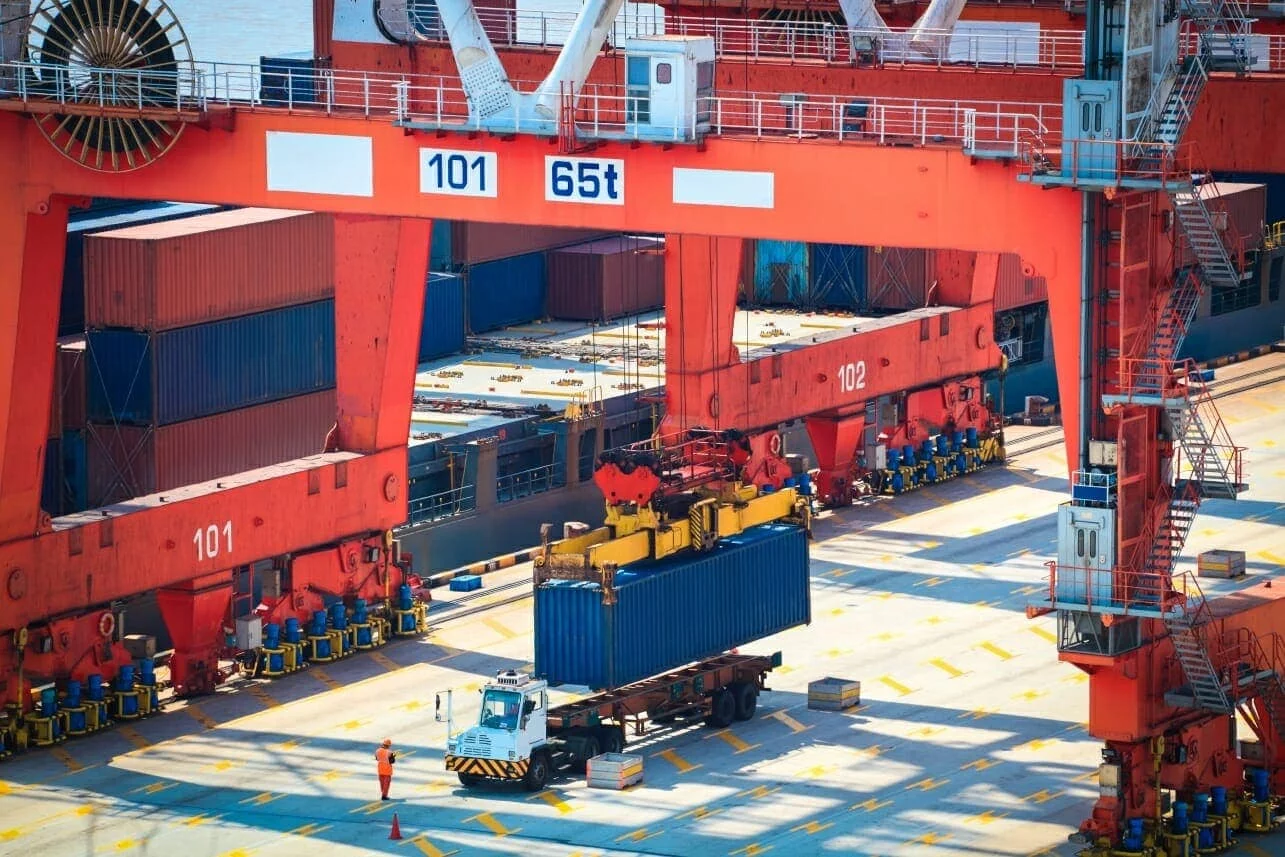 Sea freight: container loading